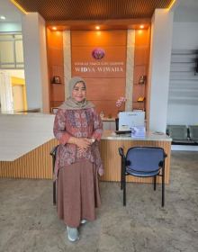 Dr. Nur Widiastuti, SE., M.Si